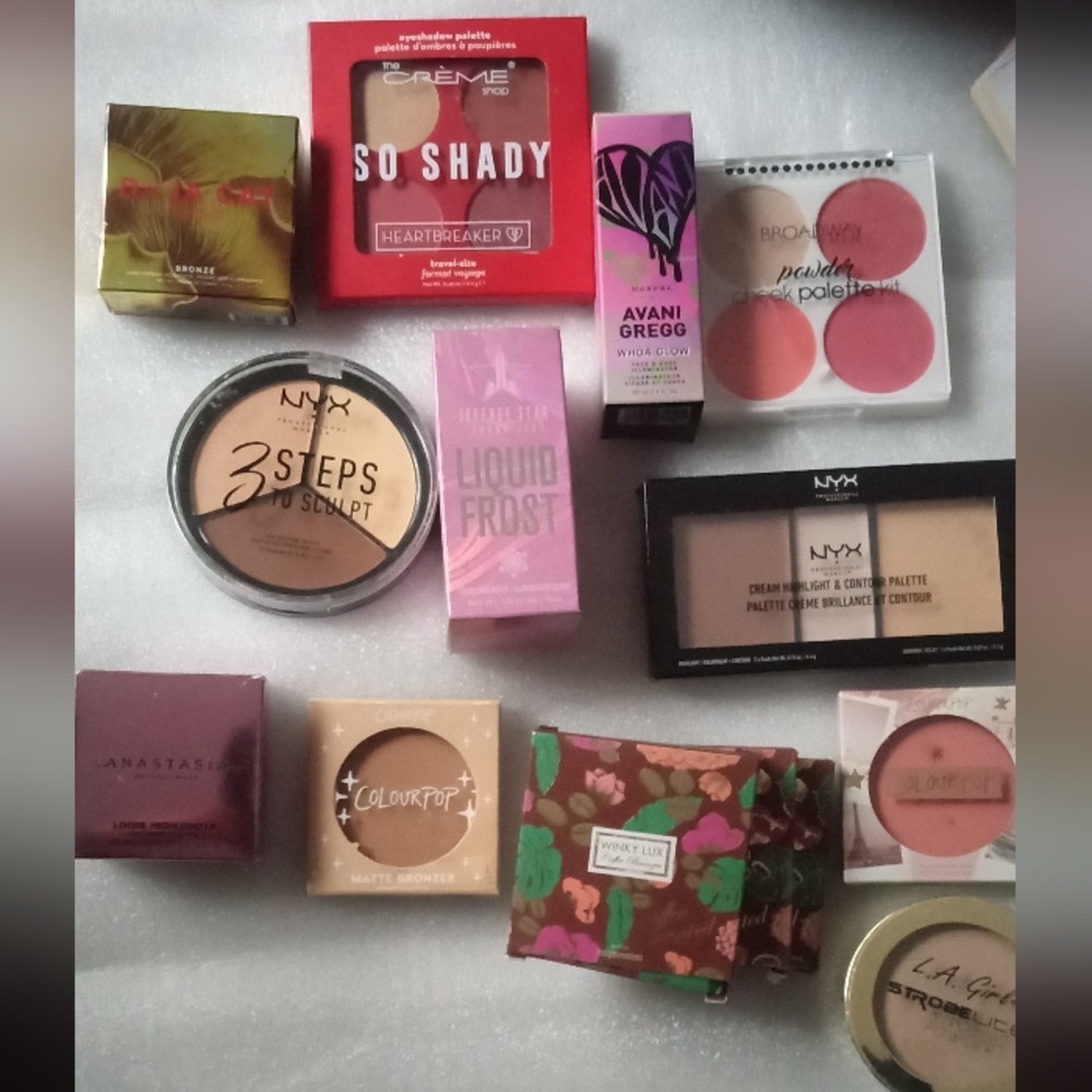 BNIB 14 PC makeup bundle bronzer, blush, highlighter, eyeshadow palette bundle